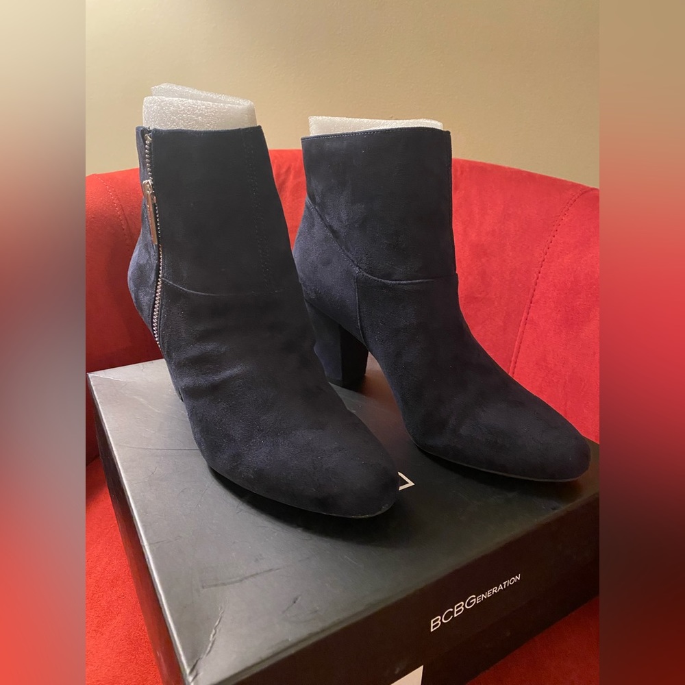 BCBGeneration Women's BG-DEVVIN Boot, size 9M